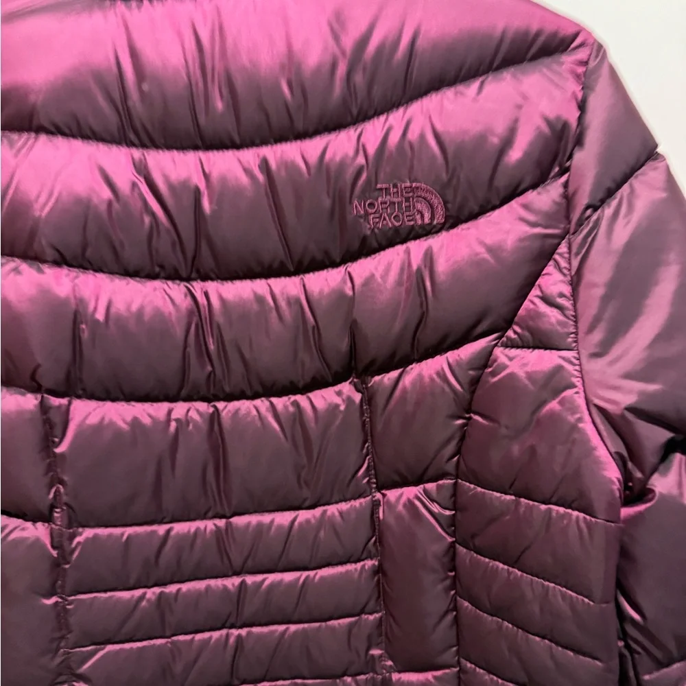 The North Face Women's burgundy/plum Puffer Jacket, Lg - Picture 5 of 10